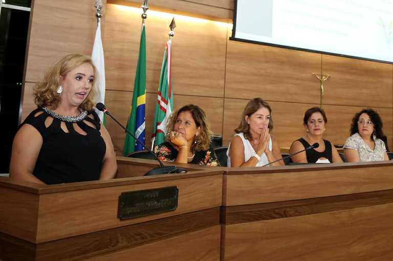 Mulheres são homenageadas na Câmara Municipal