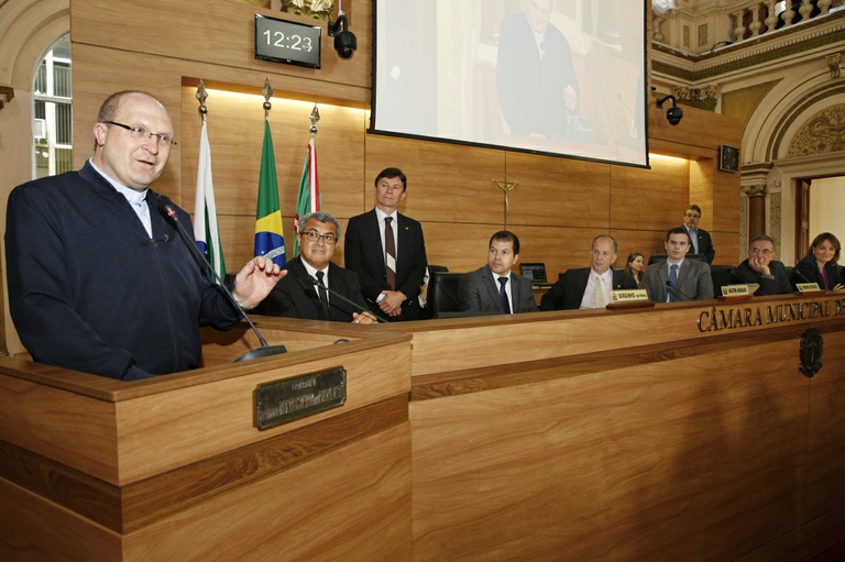 Na 1ª visita à Câmara, arcebispo de Curitiba propõe diálogo