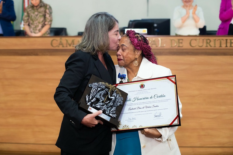 Na CMC, ex-ministra dos Direitos Humanos recebe a Cidadania Honorária