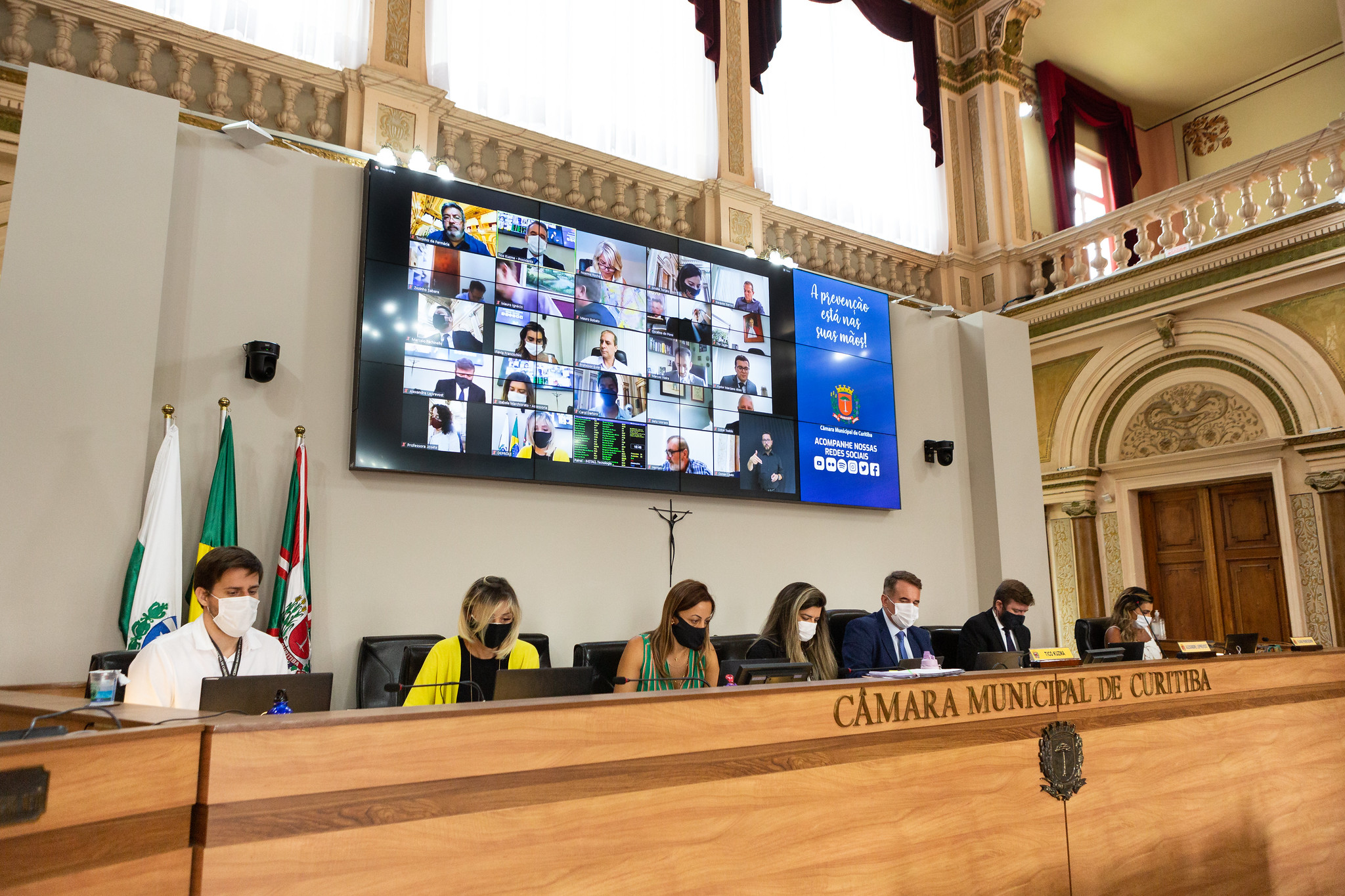 Na iminência da volta às aulas, CMC cobra vacinação emergencial de professores