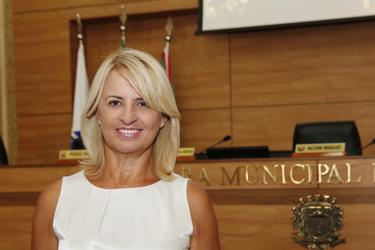 Noemia Rocha quer a campanha 'mulher vota em mulher'