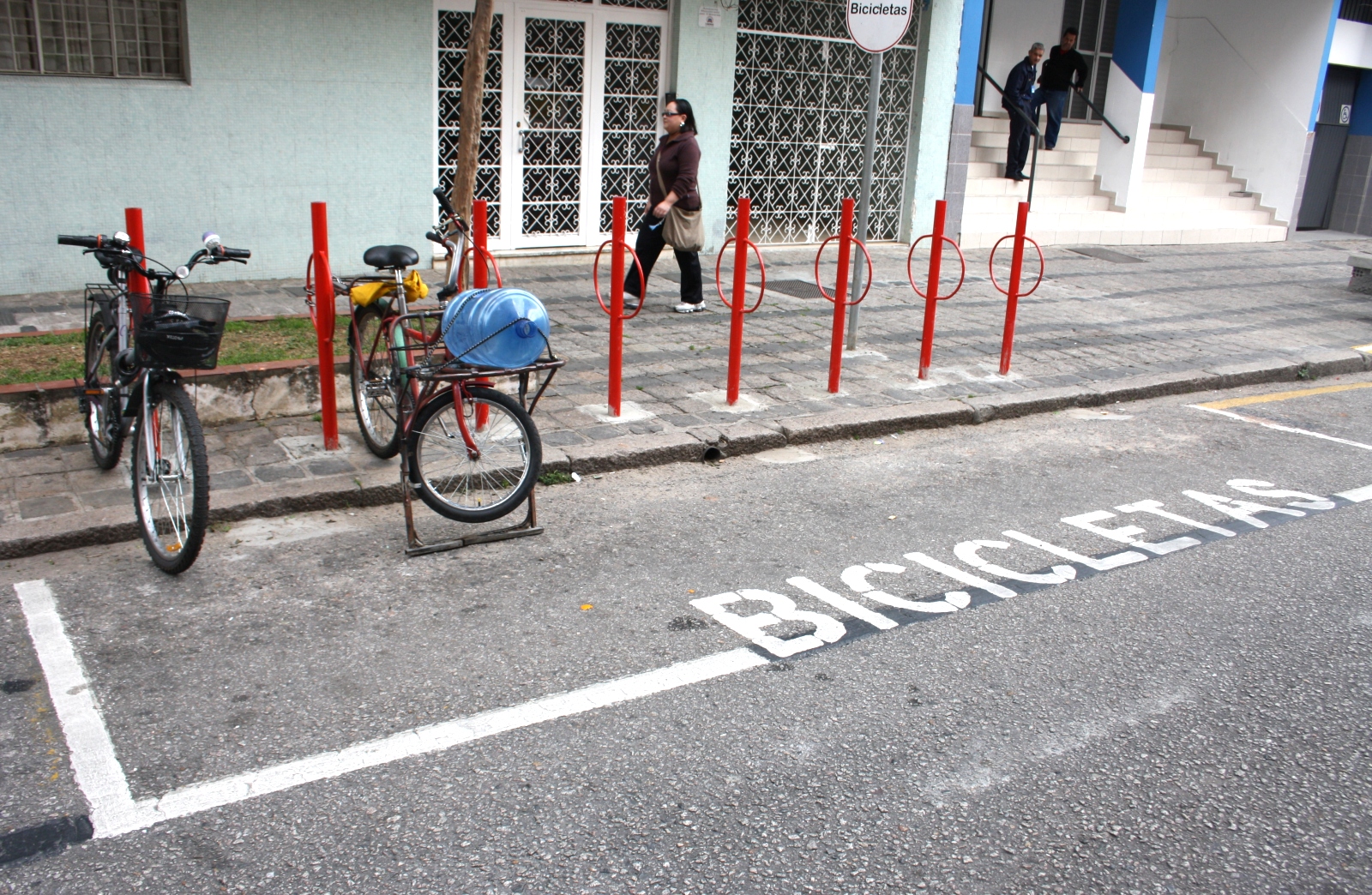 Novo bicicletário atende requerimento de vereador 