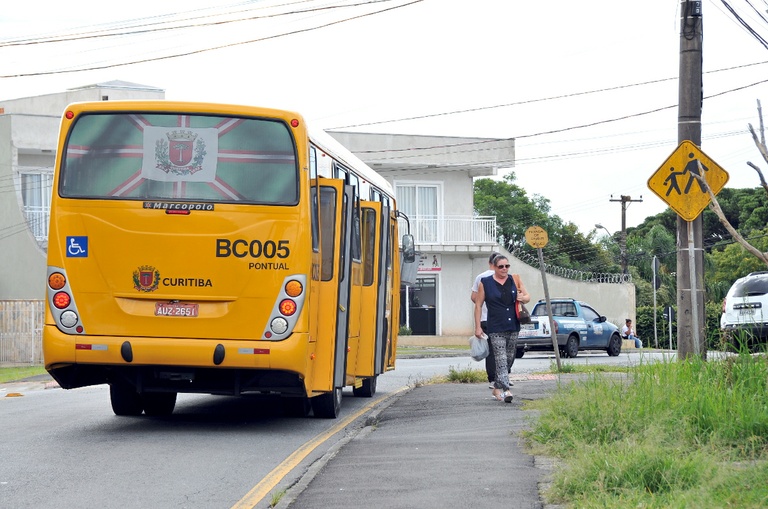 Ônibus: projeto autoriza descida fora do ponto a todos os passageiros