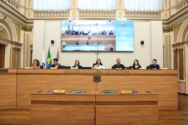 Parlamento Jovem: estudantes aprendem sobre comissões e processo legislativo