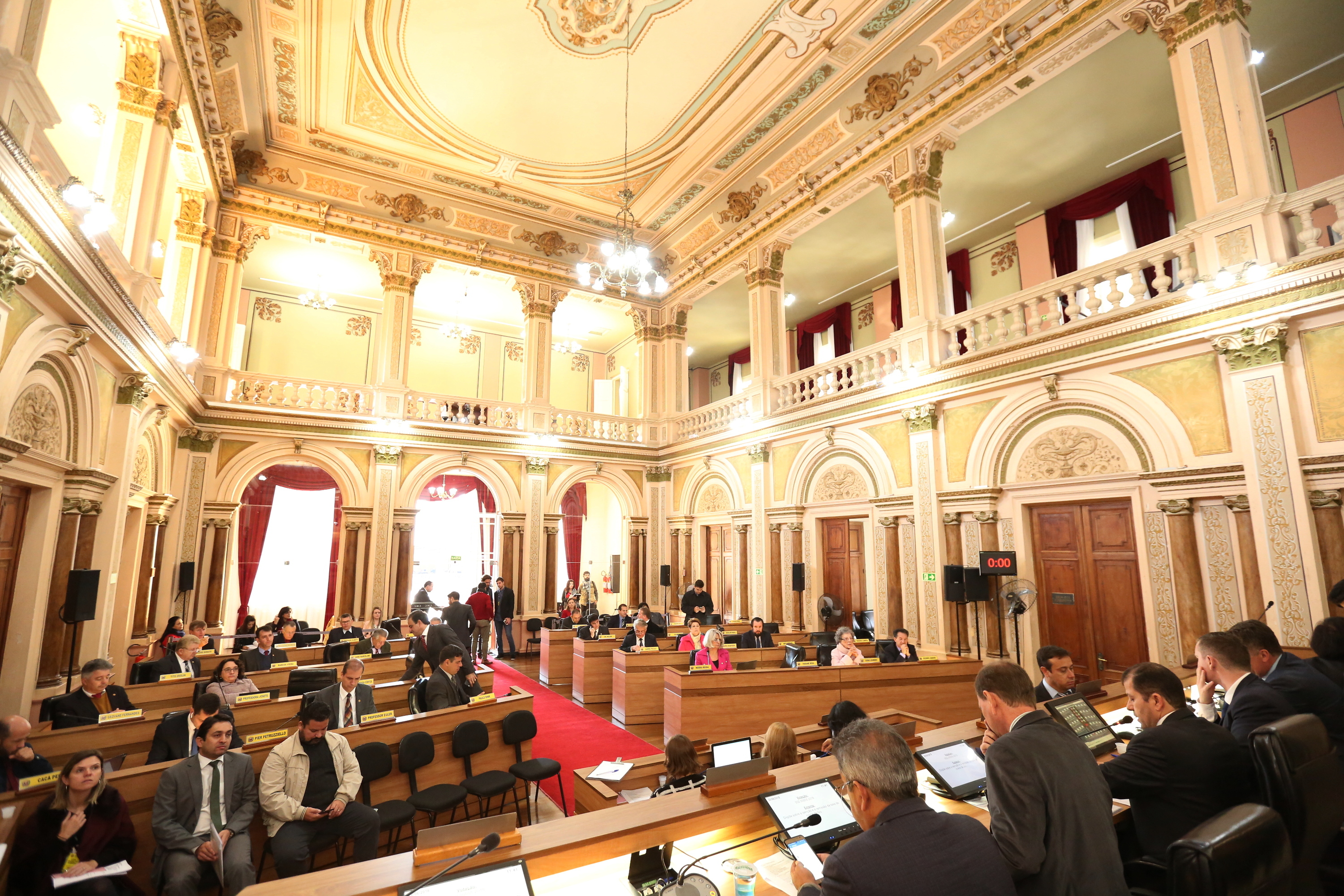 Parlamento Universitário: acadêmicos simulam rotina dos vereadores