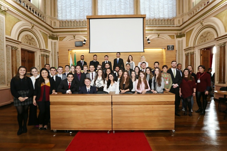 Parlamento Universitário: votados 25 projetos em plenário simulado