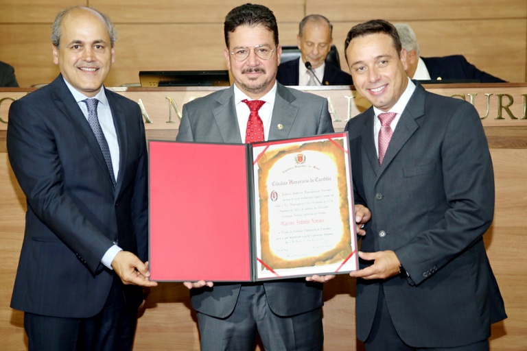 Pastor Manassés recebe Cidadania Honorária de Curitiba