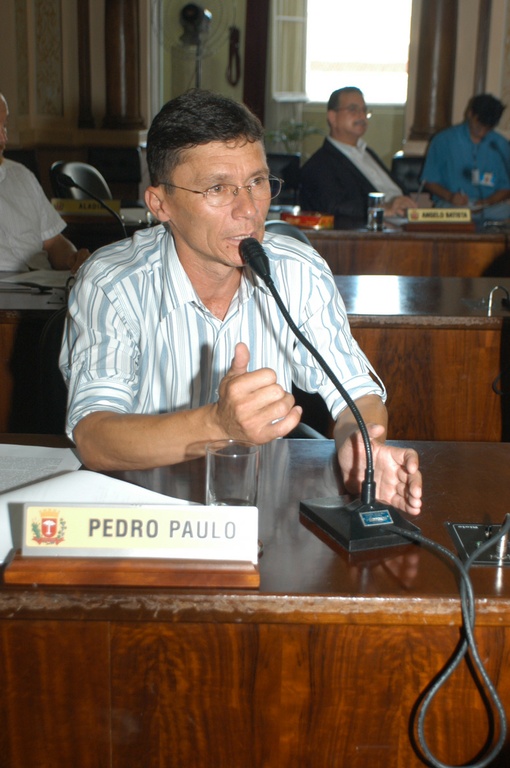 Pedro Paulo quer informações sobre programas sociais 