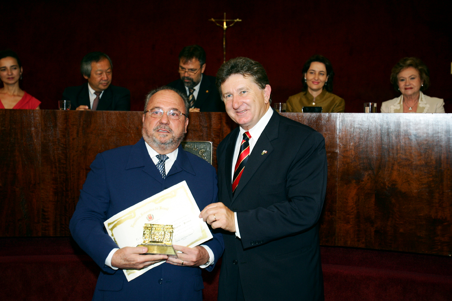 Personalidades recebem homenagem na Câmara 