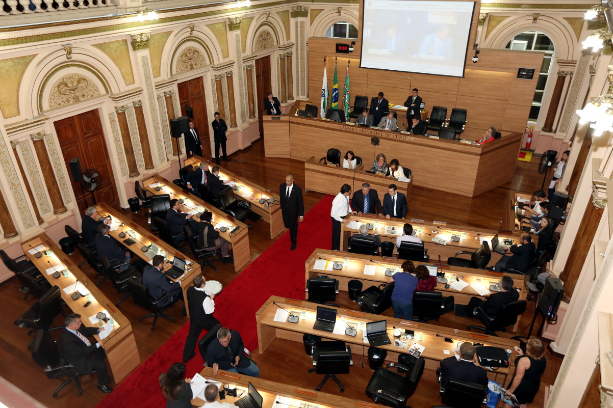 Plenário acata mudanças na lei das cartilhas para parturientes 