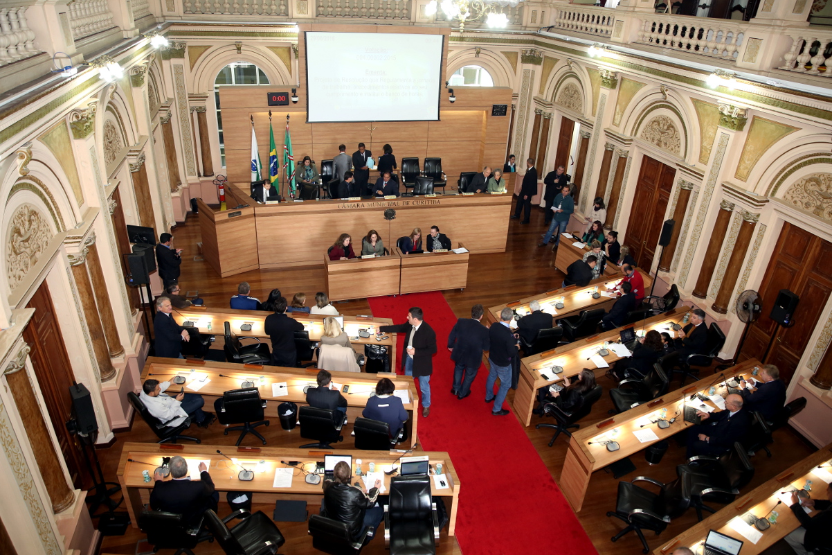 Plenário confirma banco de horas para servidores da Câmara