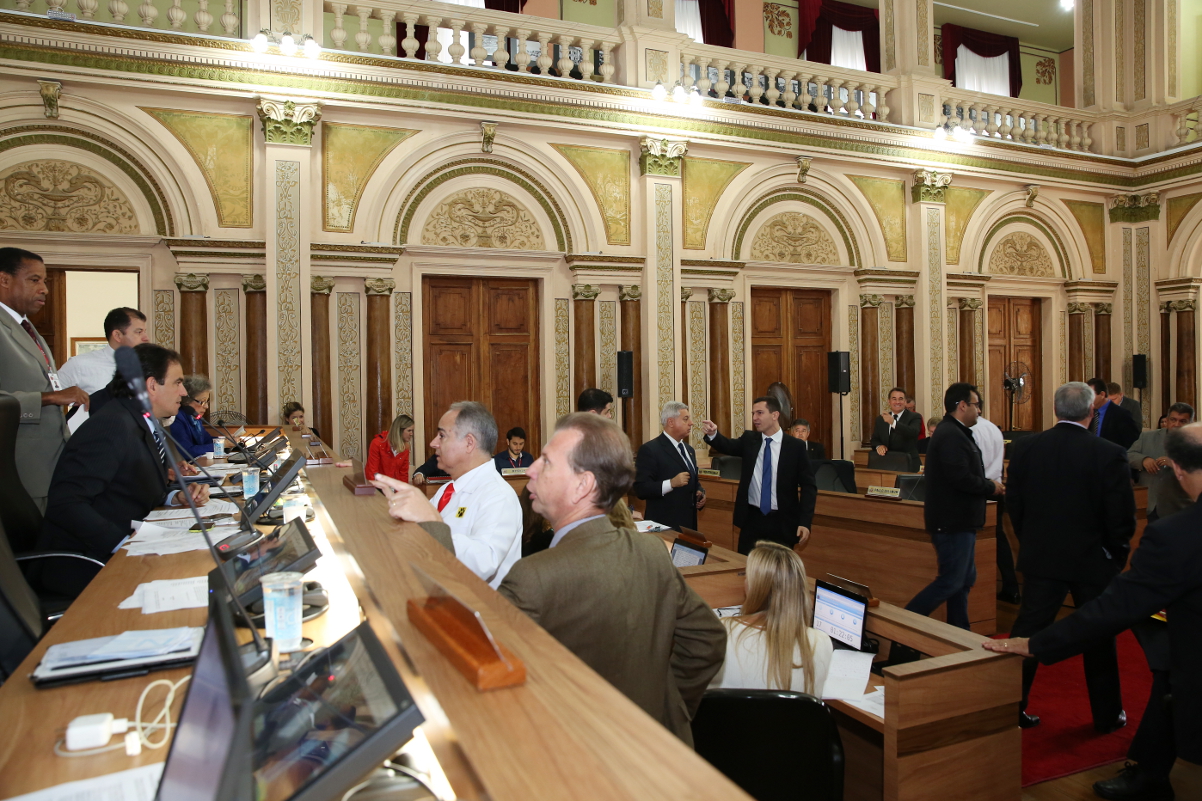 Plenário mantém arquivamento de dois projetos de lei