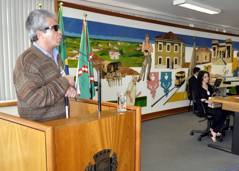 Plenário recebe diretores do Instituto Paranaense de Cegos 