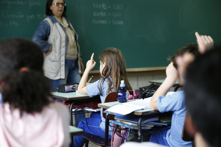 Plenário vota capacitação de professores para mediação de conflitos