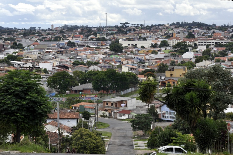 Plenário vota redução do tempo para reconhecimento de ruas informais 