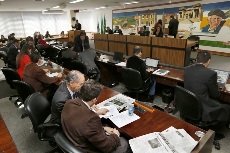 Plenário vota regras para eleição do ouvidor de Curitiba 