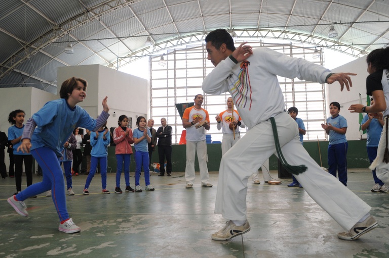 Prática da capoeira pode integrar currículo das escolas municipais