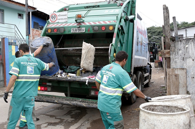 Prefeitura quer parcelar dívida de R$ 30 mi com consórcio do lixo