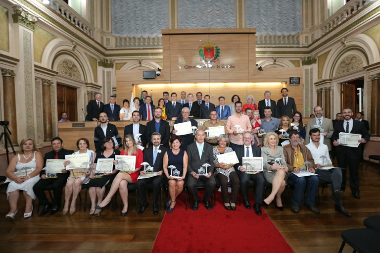 Prêmio de direitos humanos é entregue na Câmara de Curitiba
