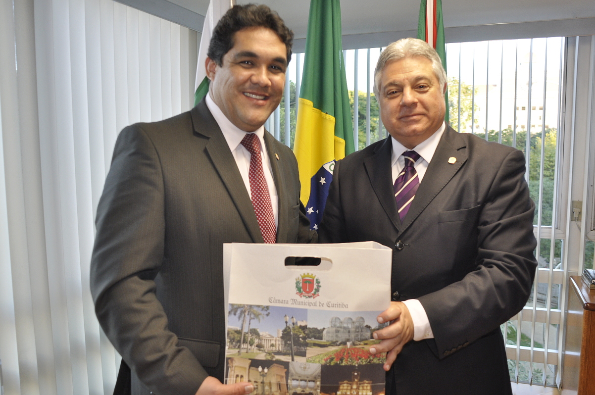 Presidente da Câmara de Uberlândia  visita legislativo de Curitiba 