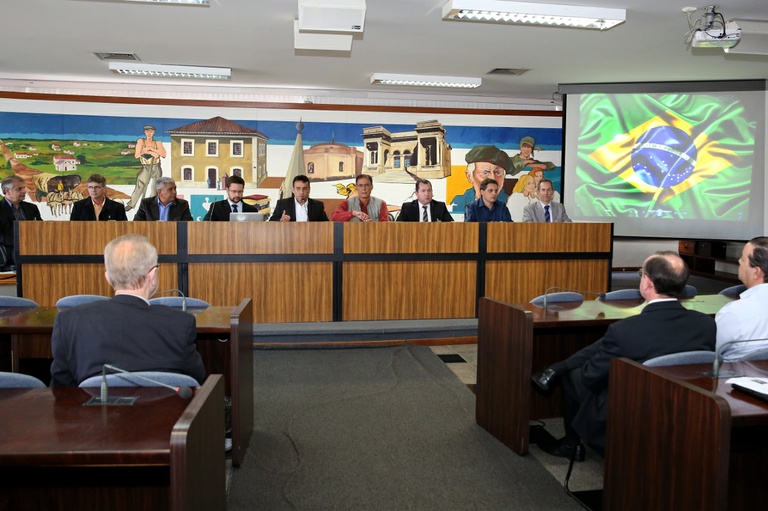Primeira moeda social eletrônica de Curitiba é lançada na Câmara