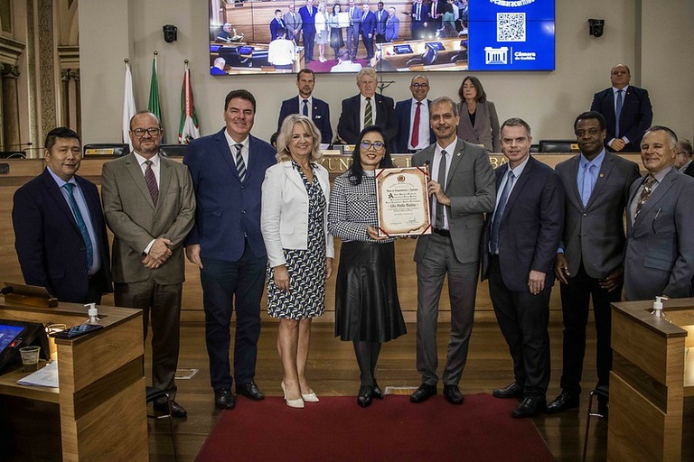 Primeira mulher a presidir o TJPR é homenageada na Câmara de Curitiba