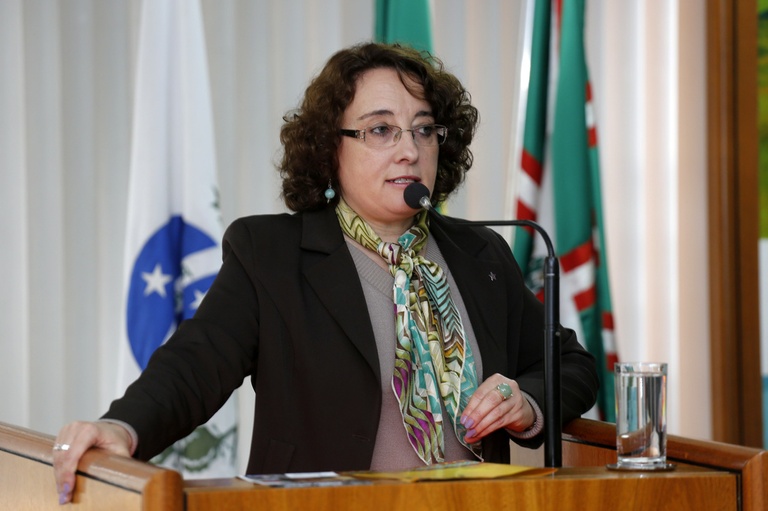 Professora Josete destina R$ 183 mil em emendas para a educação municipal 