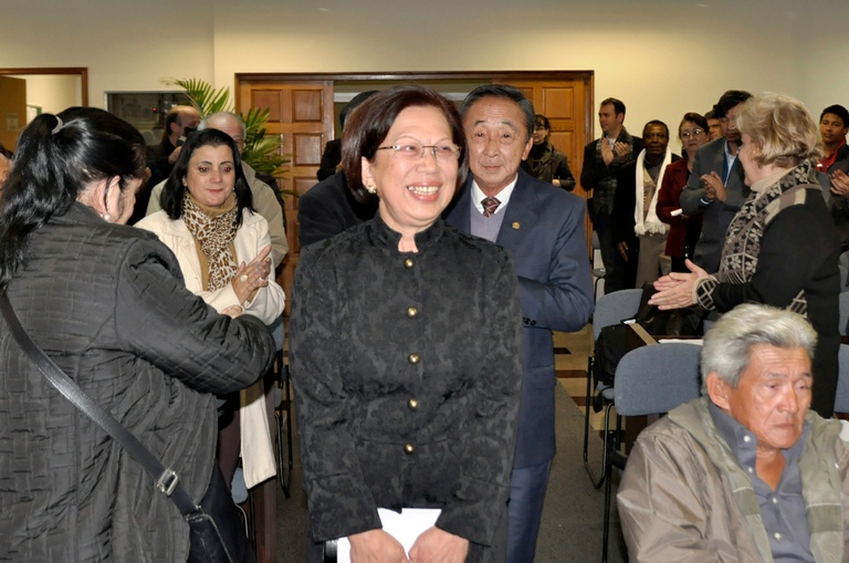 Professora recebe título de cidadania 