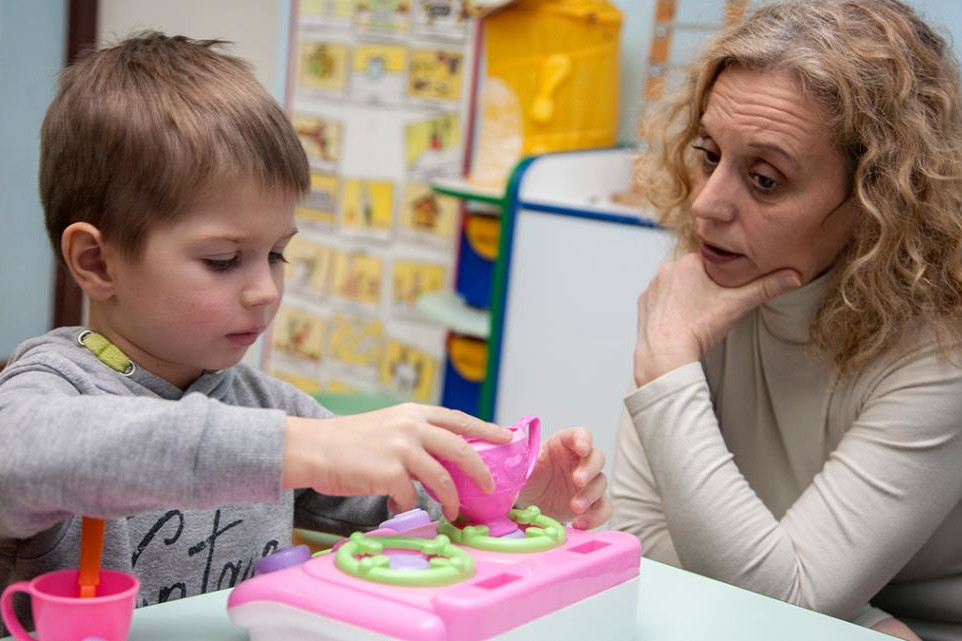 Projeto cria rede de amparo a famílias de pessoas com autismo em Curitiba