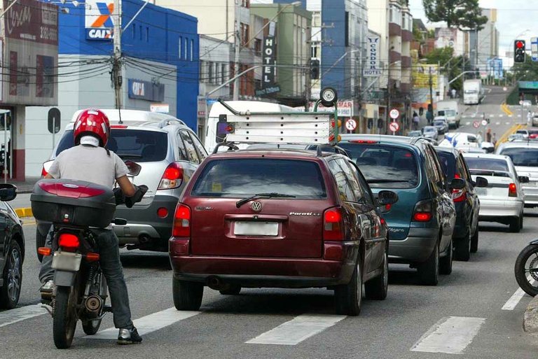 Projeto de lei propõe faixa de espera para motocicletas