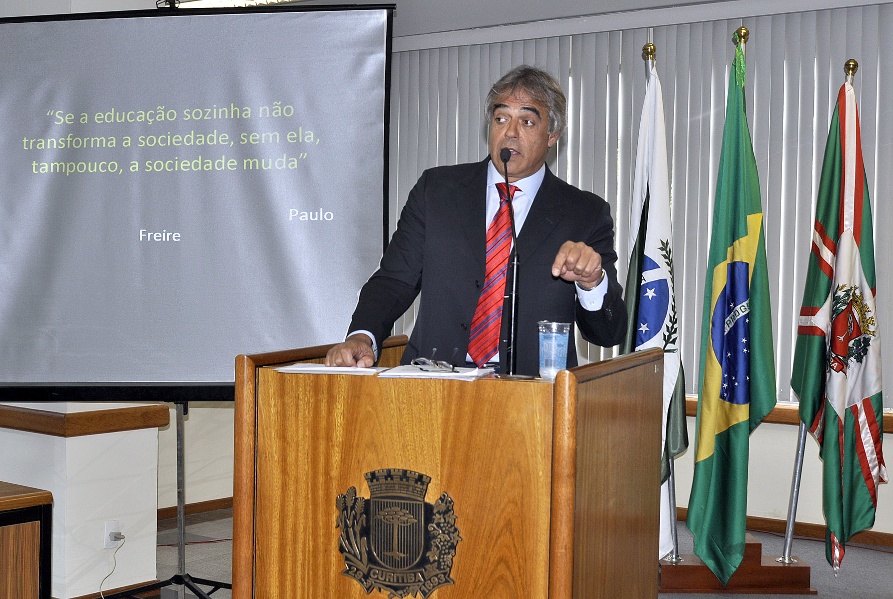 Projeto garante caráter educativo na publicidade do município 