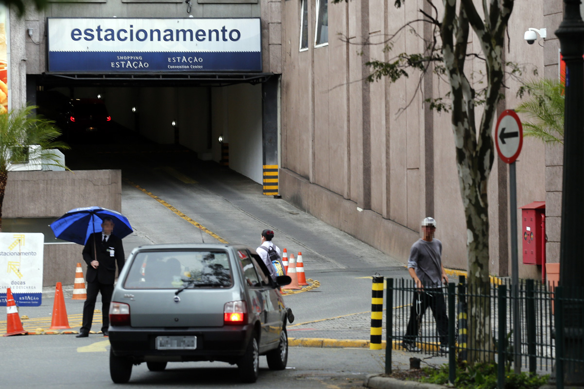 Projeto isenta clientes de shoppings da taxa de estacionamento