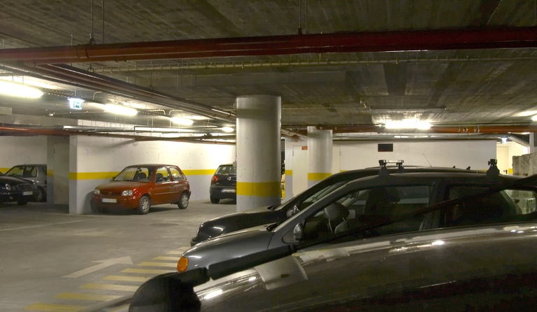 Projeto prevê estacionamento gratuito em shoppings centers 