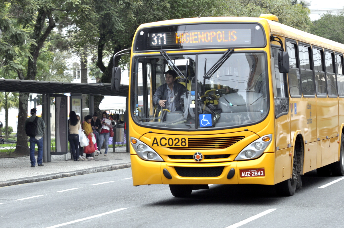 Projeto prevê parada de ônibus fora do ponto para pessoas com deficiência 