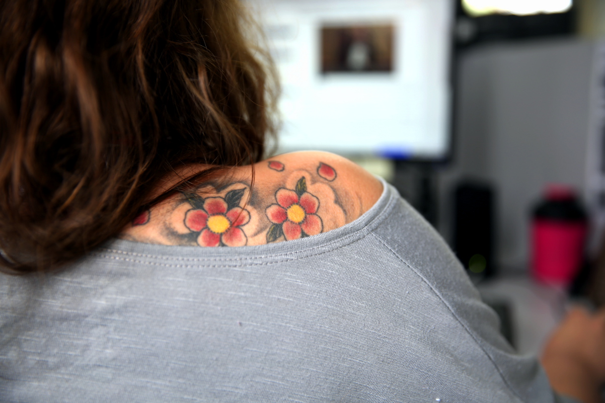 Projeto proíbe discriminação a servidores públicos com tatuagem