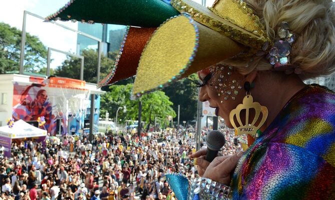 Projeto quer definir classificação etária para eventos LGBTQIA+