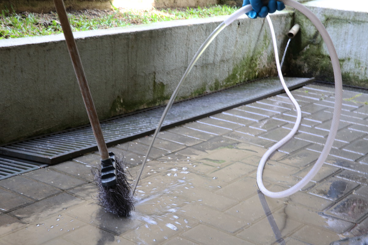 Projeto veda uso de água tratada para lavagem de calçadas 