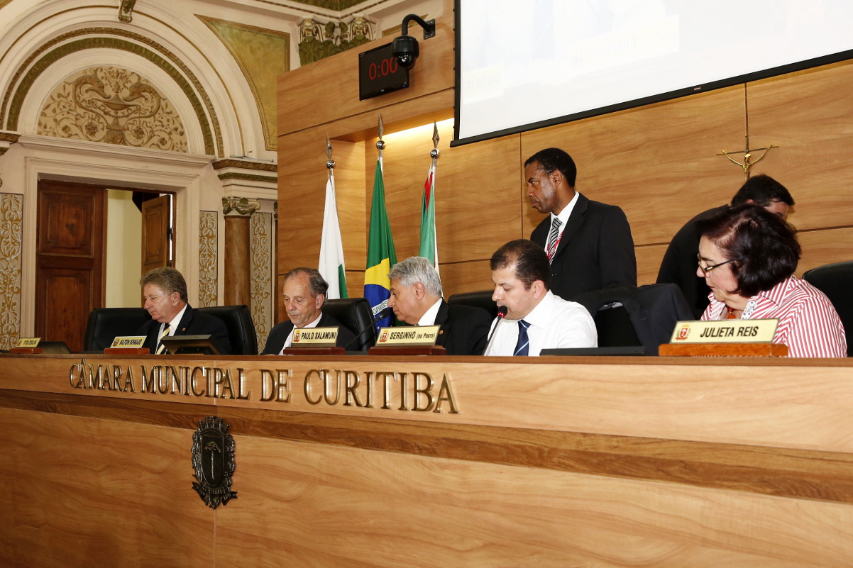 Promulgada lei que disciplina tempo de atendimento em cartórios