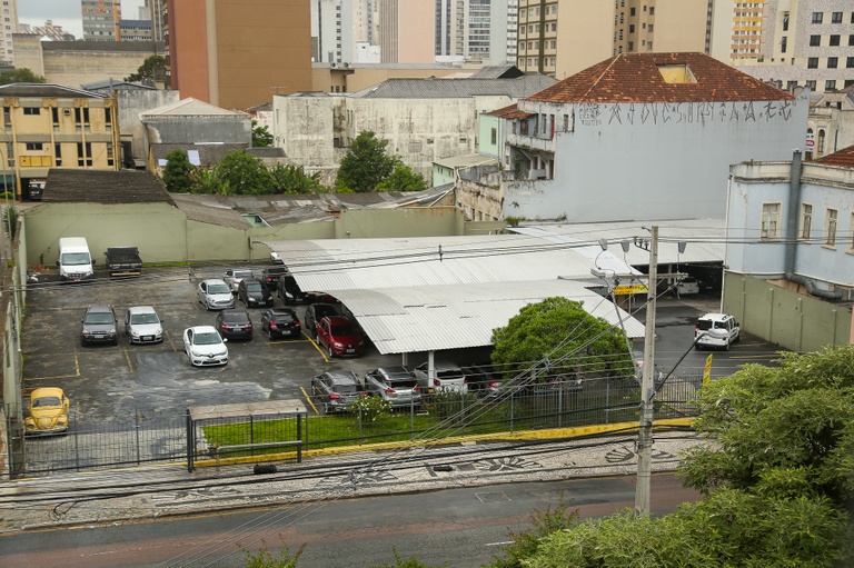 Proposta arborização obrigatória em estacionamentos abertos