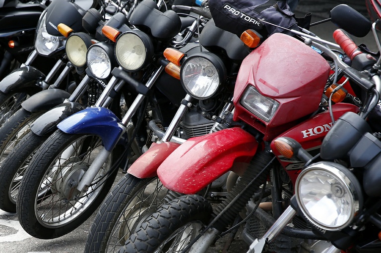 Proposta cobrança fracionada para motos em estacionamentos