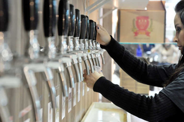 Proposta pena a quem permitir consumo de bebidas a menores de 18