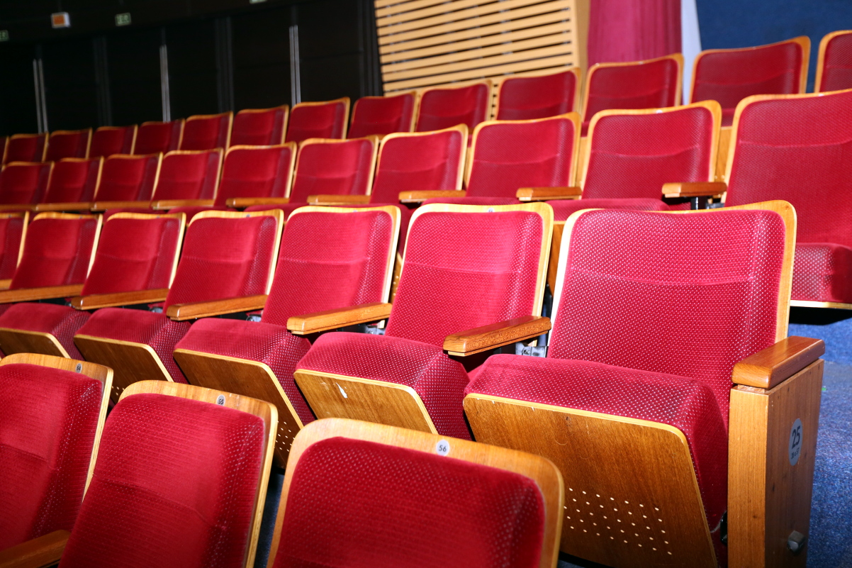 Proposta reserva de assento para obesos em teatros e restaurantes