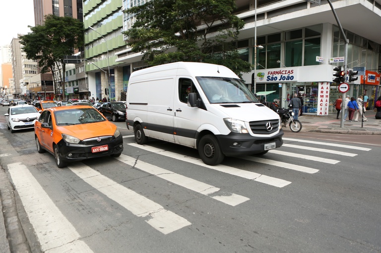 Propostas regras para o transporte privado de passageiros e fretes