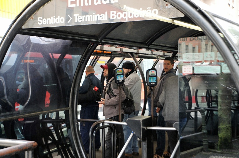 Proposto convênio para instalação de câmeras em ônibus da capital