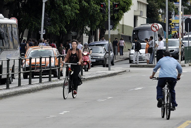 Proposto estacionamento maior para bicicletas em condomínios 