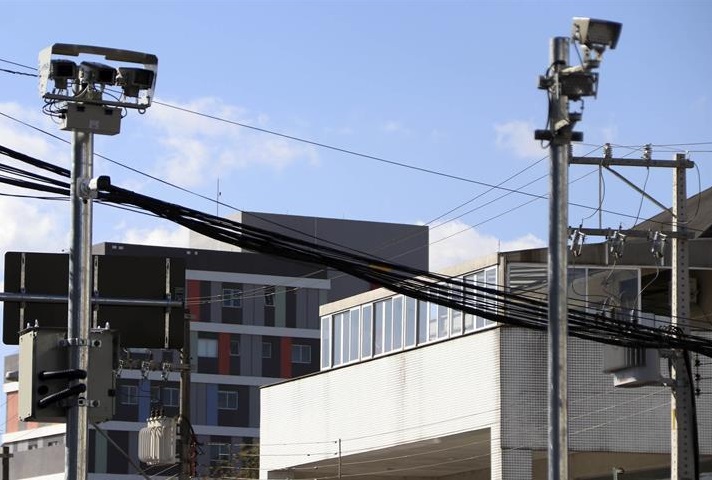 Quanto cada radar multou em Curitiba? Projeto obriga divulgação dos dados