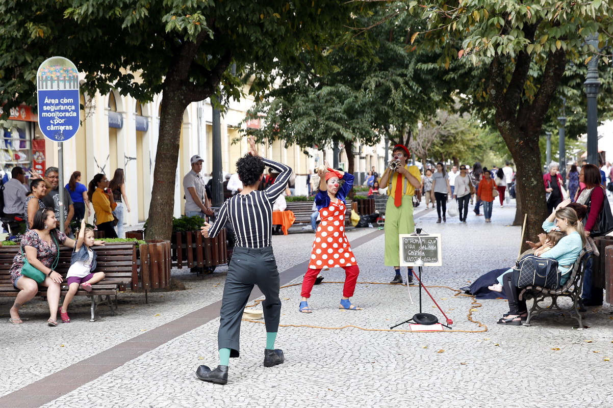 Quem é artista de rua? Projeto define o que vale em Curitiba