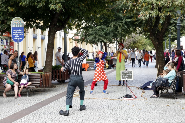 Quem é artista de rua? Projeto define o que vale em Curitiba