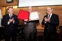 Reitor da PUCPR recebe cidadania honorária de Curitiba