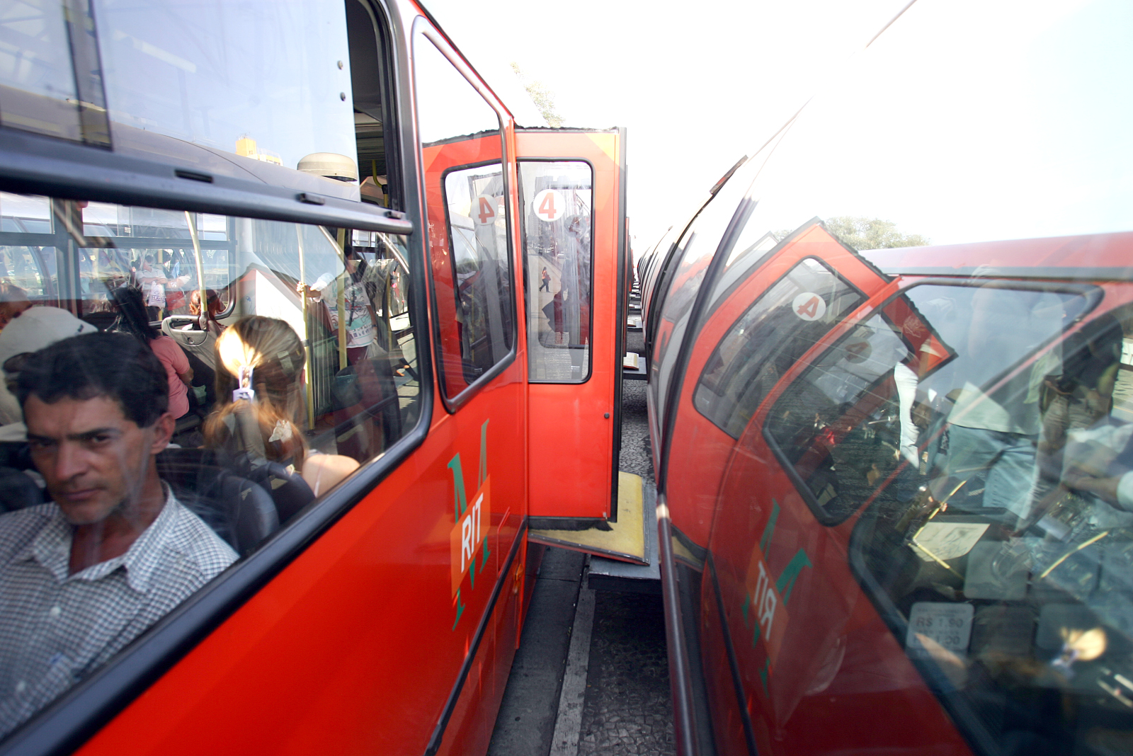Sancionada lei para informar usuários de ônibus sobre seguro 
